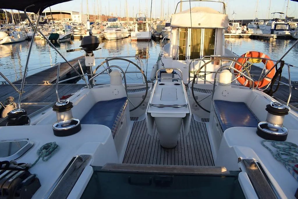 Velero Babu Hotel Puerto Calero Botel