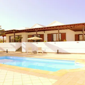 https://villa-dorada-puerto-calero.in-canary-islands.com